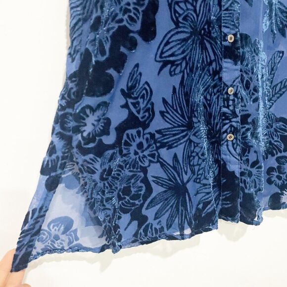 Women's Ecote Anora Floral Short Rollup Sleeve Burnout Velvet Button Down Top S - Picture 4 of 11